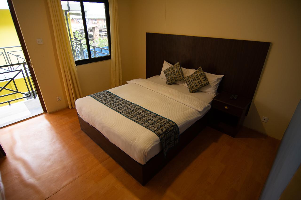 Hotel Dine & Dream Catmandu Exterior foto